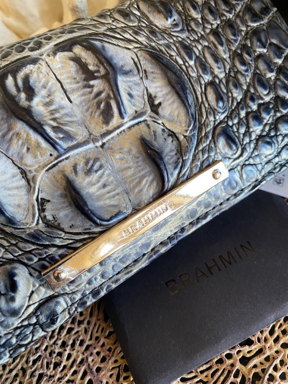 🐟🐟 Brahmin Twilight Blue Ombre Ady Wallet NWT - Picture 4 of 6